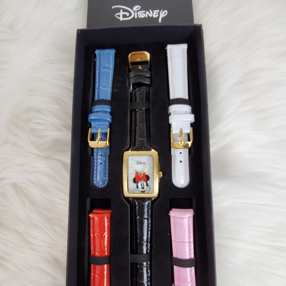 NWOT Disney Minnie mouse changeable banded watch - Picture 4 of 8